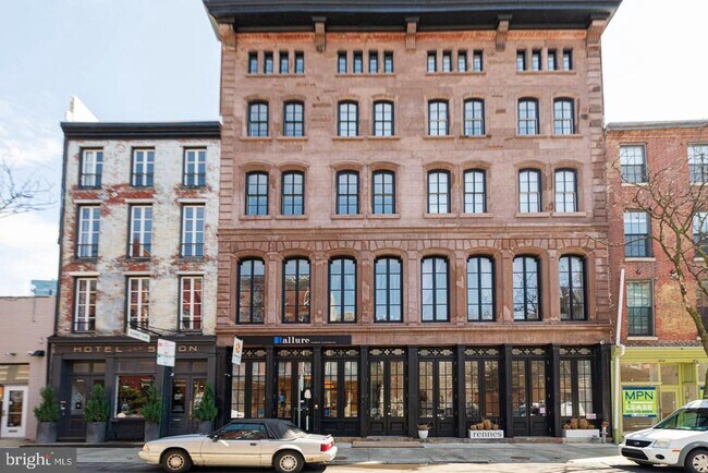 Building Photo - 135 N 3rd St