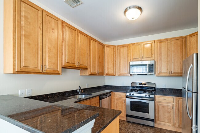 2BR, 2BA - 1,104SF - Hampton - Kitchen - Wyncrest at East Windsor
