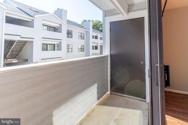 Building Photo - 1625 Carriage House Terrace