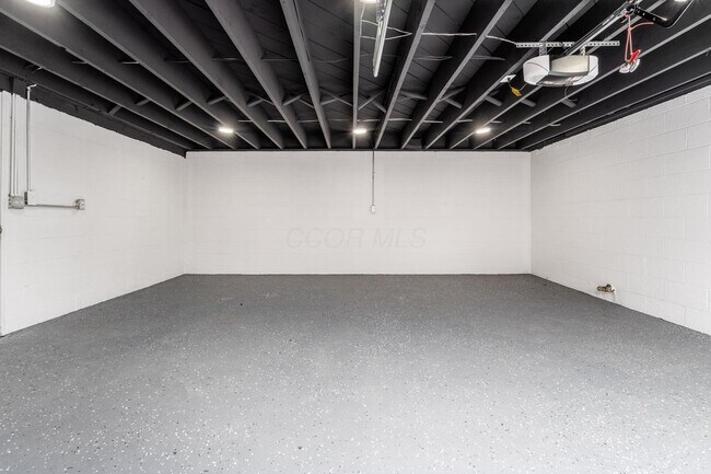 Building Photo - 884 S Chesterfield Rd