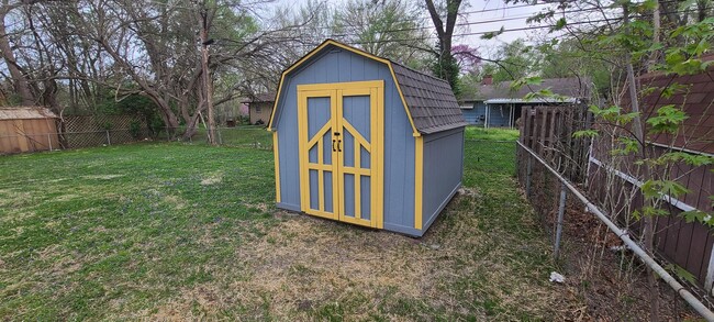 Building Photo - 6905 E 112th St