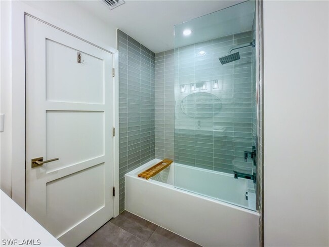 Building Photo - 1910 Gulf Shore Blvd N