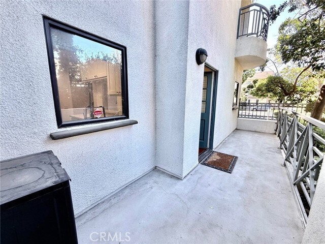 Building Photo - 111 S Oak Knoll Ave