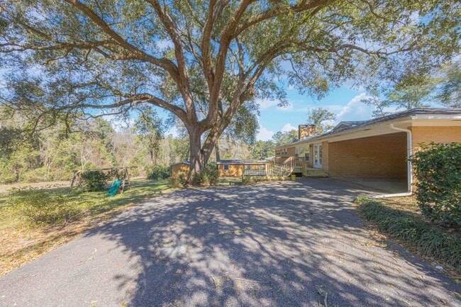 Building Photo - 202 Confederate Dr N