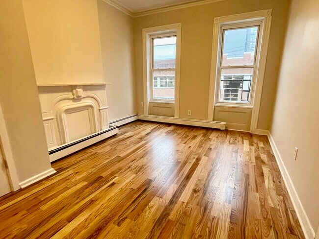 Building Photo - 380 Summit Ave