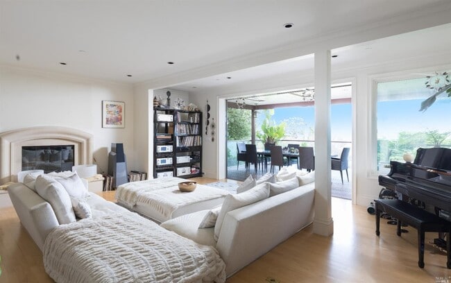 Building Photo - 7 Miller Ave