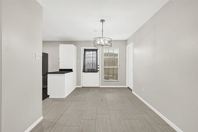 Building Photo - 14020 Schroeder Rd