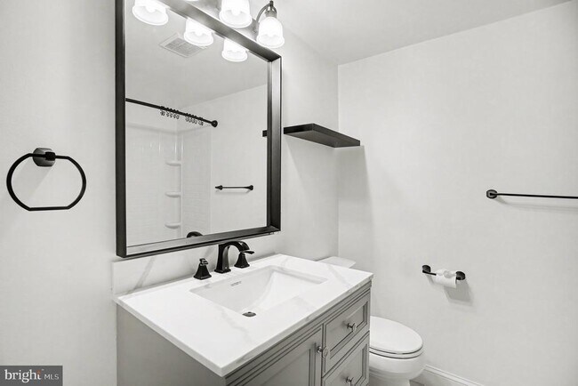 Building Photo - 205 Valley Stream Ln