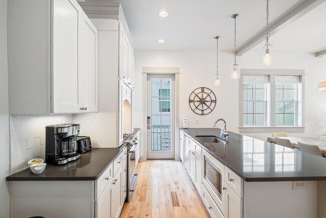 Building Photo - 110 E Blue Crab Loop