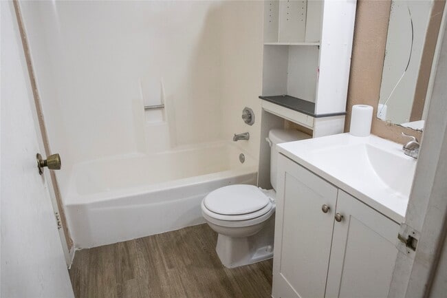 Building Photo - 7075 Greenway Chase St