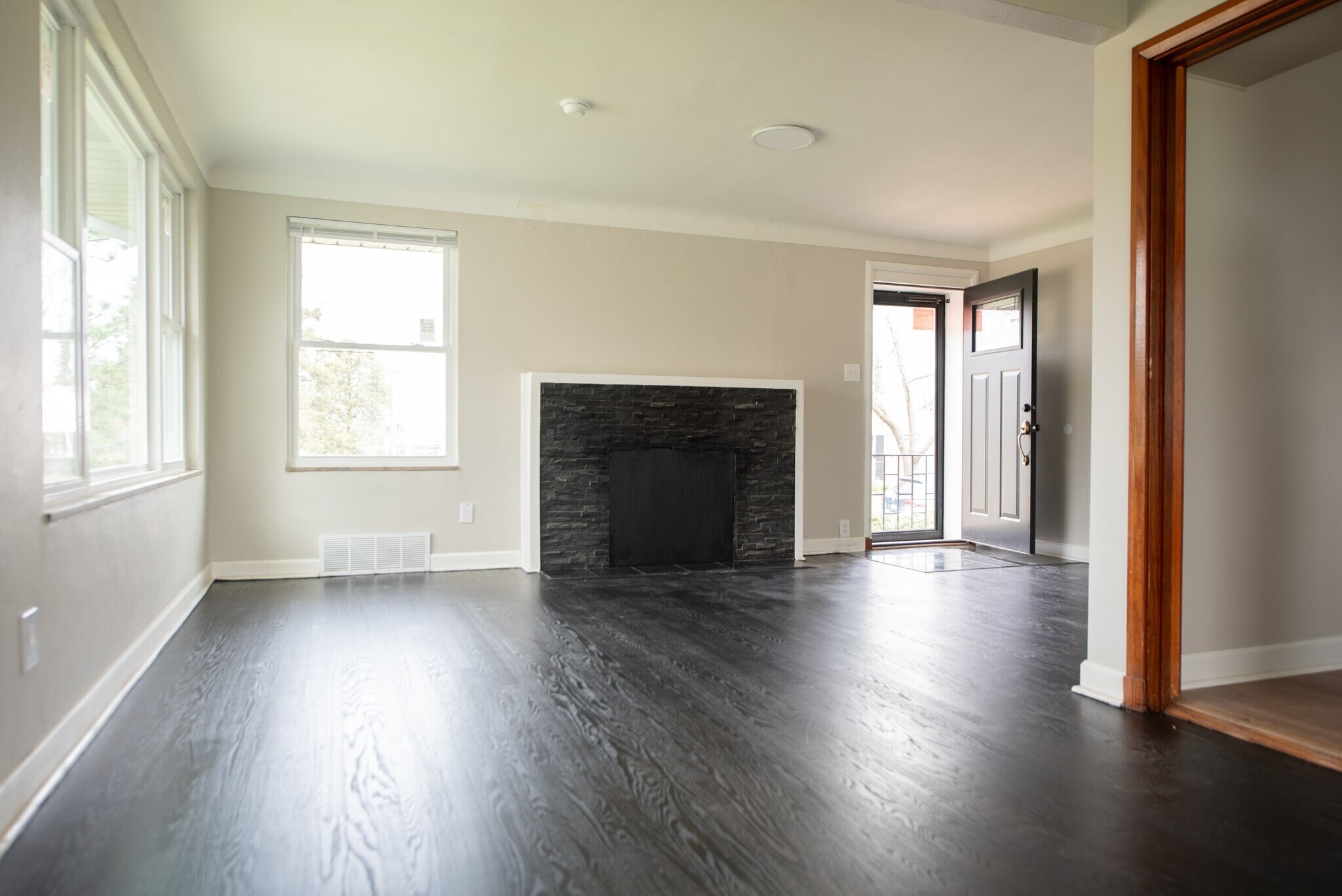 Building Photo - 956 Fontaine Pl