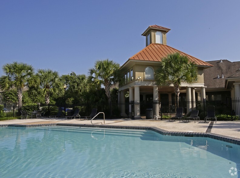 Pool - The Village at Fountain Lake