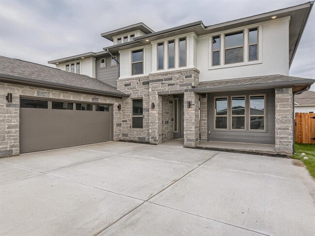 Building Photo - 9101 Spire View