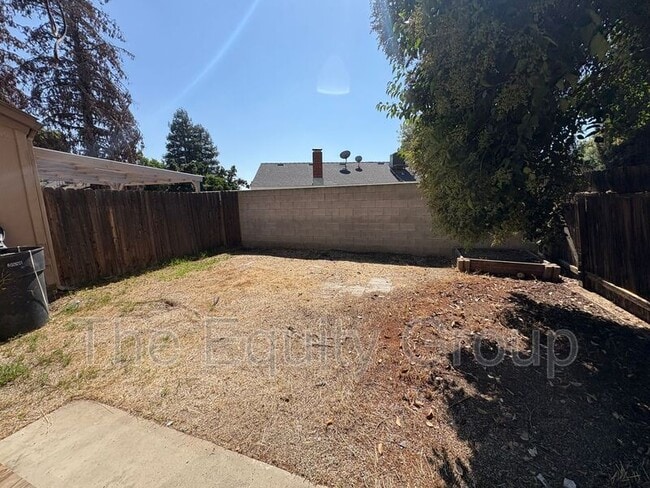 Building Photo - 4805 W Iris Ave