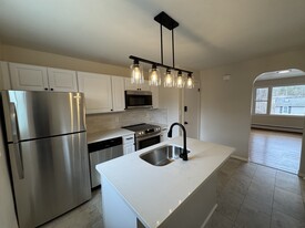 Building Photo - 9 Anthony Ln