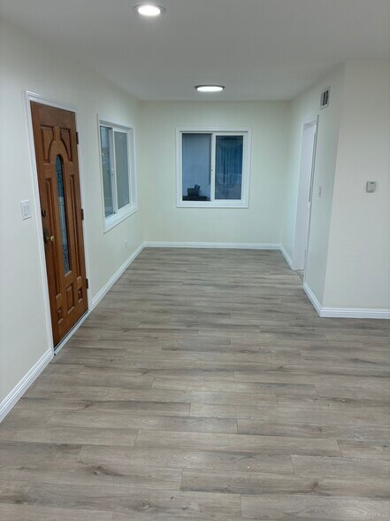 Building Photo - 12300 Manor Dr