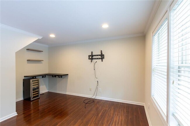 Building Photo - 3014 Skyland Dr NE