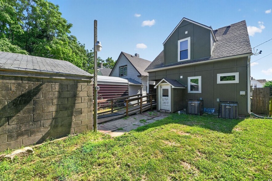 Building Photo - 2516 Agnes Ave