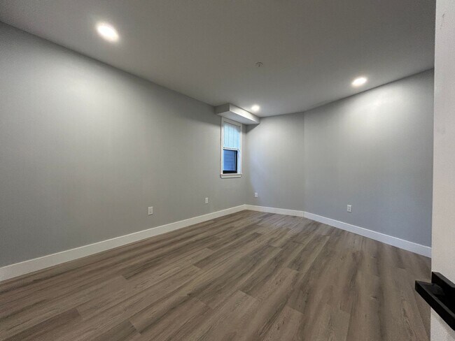 Building Photo - 2104 Reed St