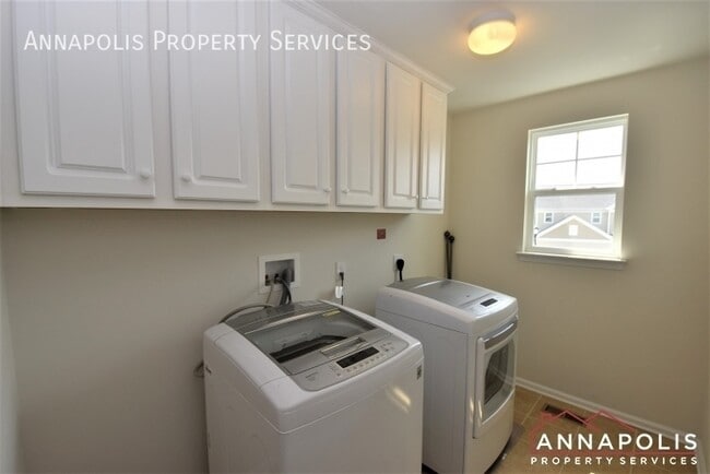 Building Photo - 7946 Monrovia Dr