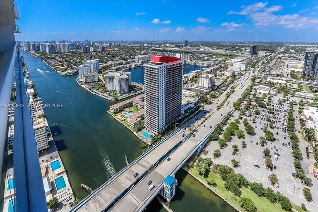 Building Photo - 4010 S Ocean Dr