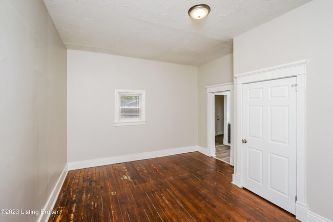 Building Photo - 3630 River Park Dr