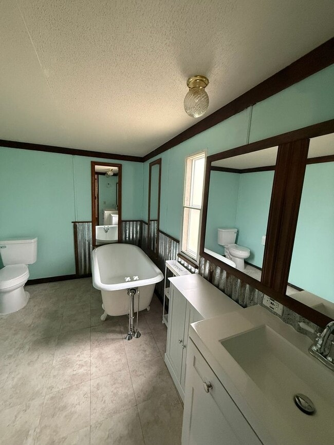 Building Photo - 14383 Yuma Rd