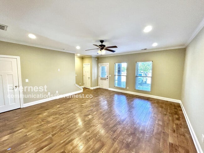 Building Photo - Spacious 3-Bedroom Home with Modern Comfor...