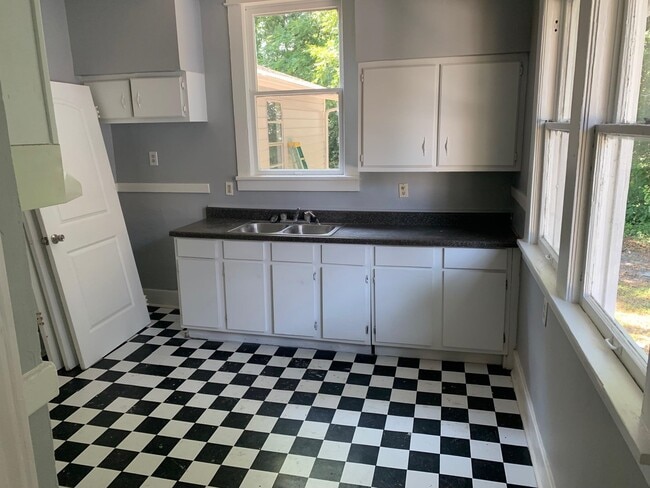 Building Photo - 3417 Rockwood Ave