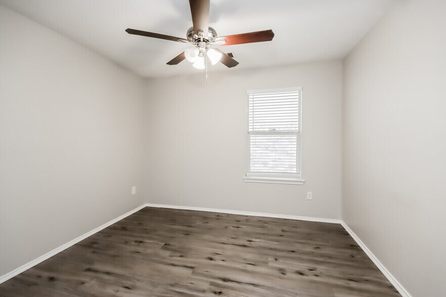 Building Photo - 1919 Treasure Mountain Dr