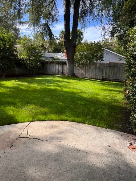 Building Photo - 4541 Collett Ave