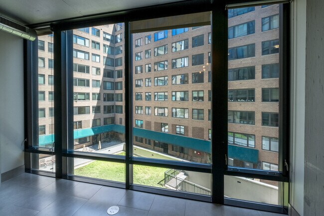 Building Photo - 1133 14th St NW