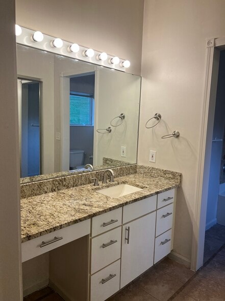 Building Photo - 6505 Saint Andrews Dr