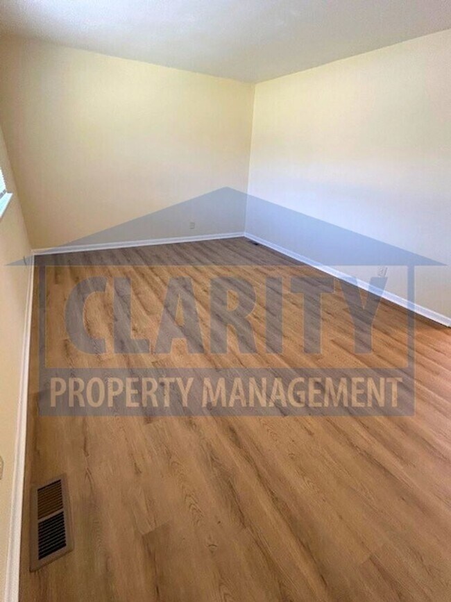 Building Photo - Three bedroom ranch-style home in Chattanooga!