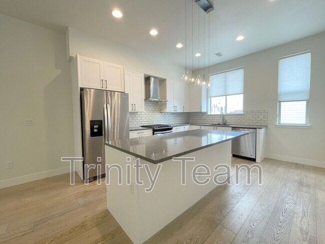 Building Photo - 4100 E Iliff Ave