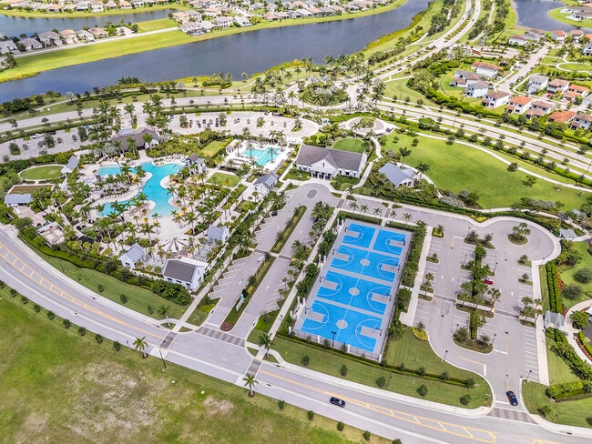 Building Photo - 5320 St Armands Way