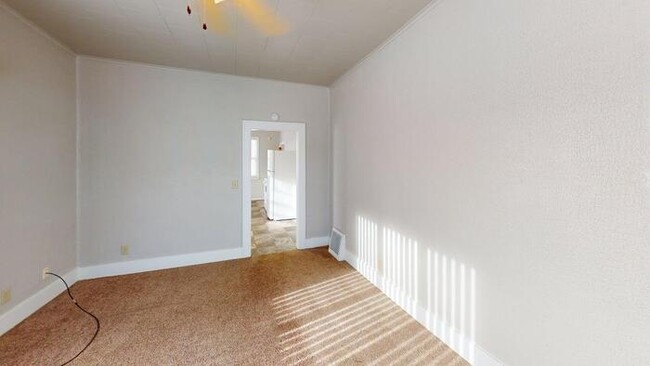 Building Photo - 302 N 15th St