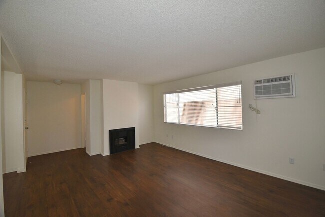 Building Photo - 13849 Chase St