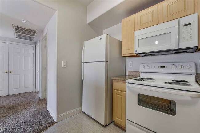 Building Photo - 8000 W Badura Ave
