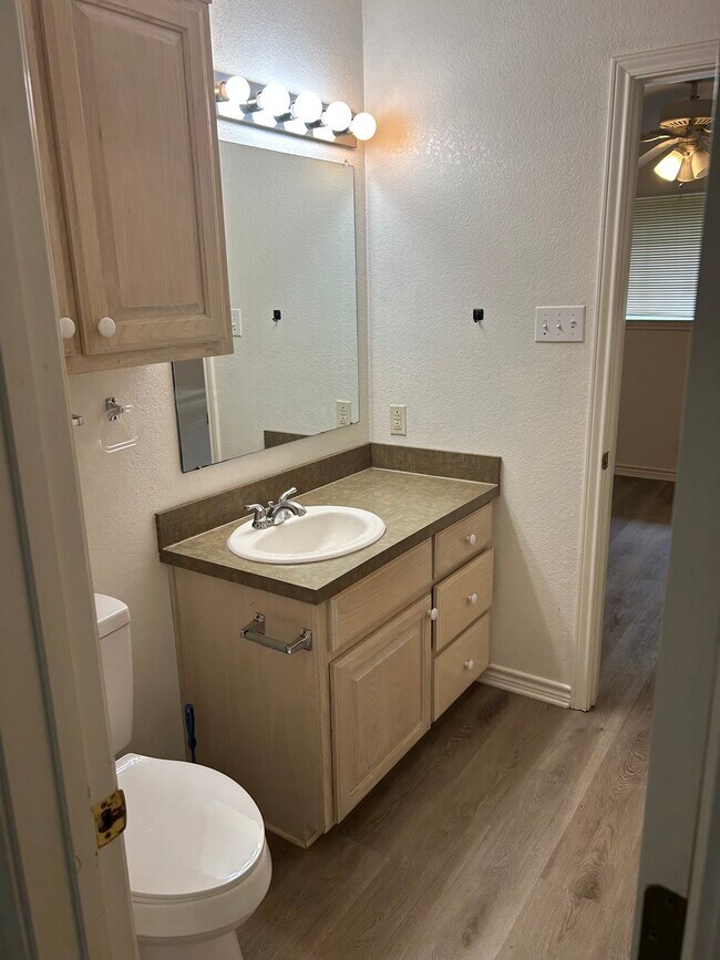 Building Photo - 2920 W Parnell St