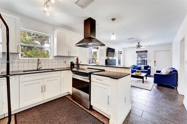 Building Photo - 107 Stirling Rd