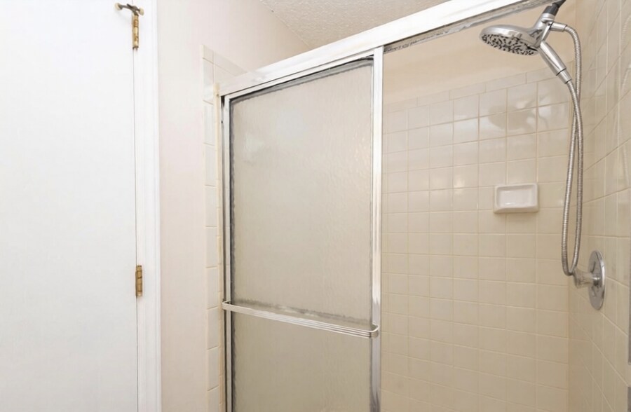 Building Photo - 9500 Shannon Green Dr