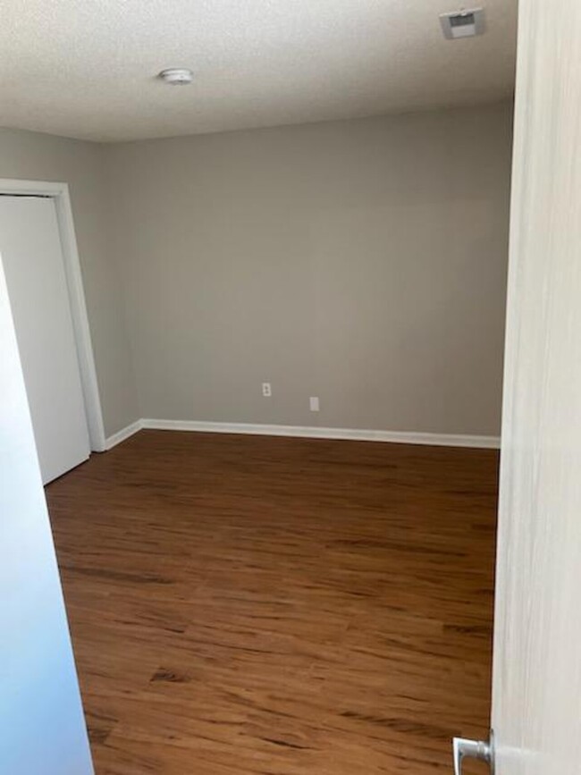 Building Photo - Schuyler_Pinnacle Apts