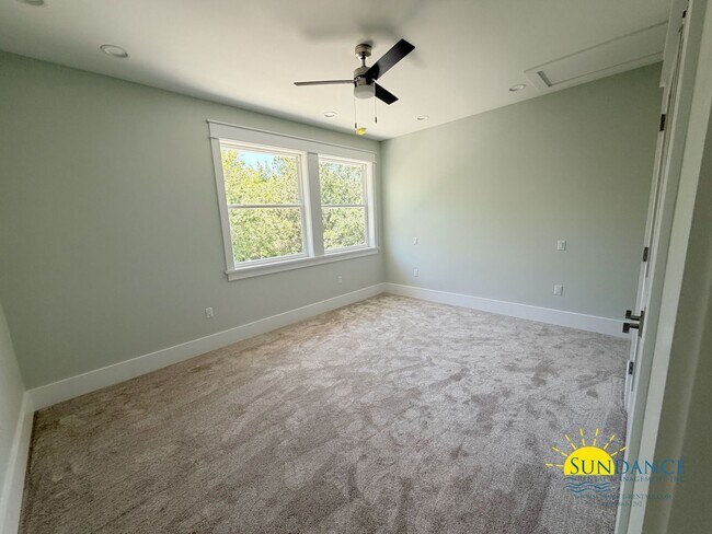 Building Photo - 5870 Saratoga Dr