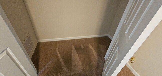 Building Photo - ****** HALF OFF FIRST FULL MONTH OF RENT!! ******