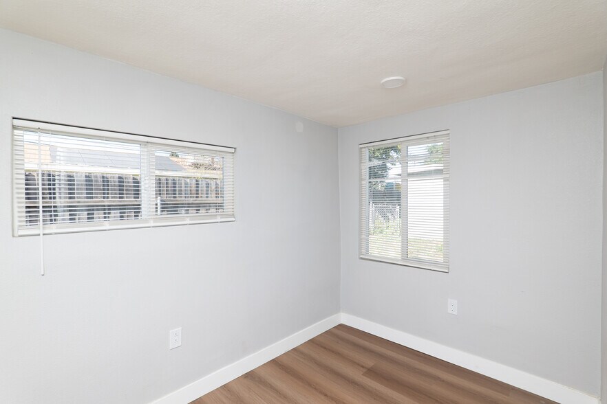 Building Photo - 5286 Odell St