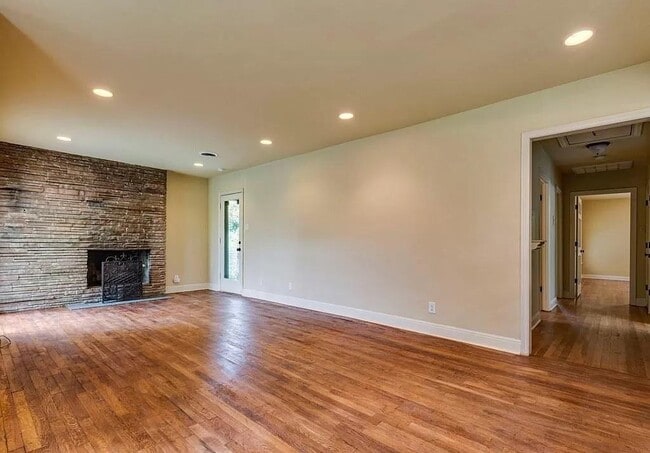 Building Photo - 4902 Valley Oak Dr