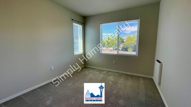 Building Photo - Step Inside to a Townhome Made for Easy Living!
