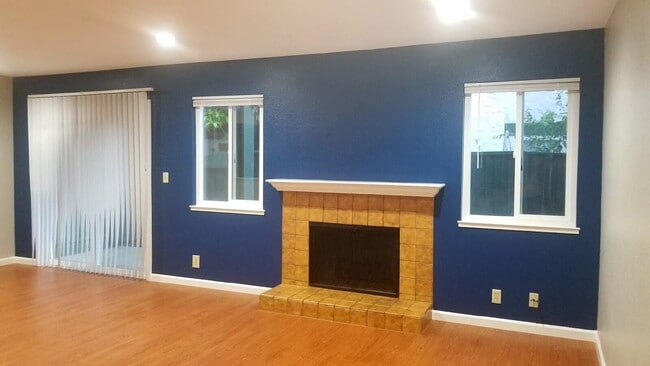 Building Photo - REMODELED 2-storey TOWNHOME between McKee and Jackson in North San Jose area.  The rent is $3950....