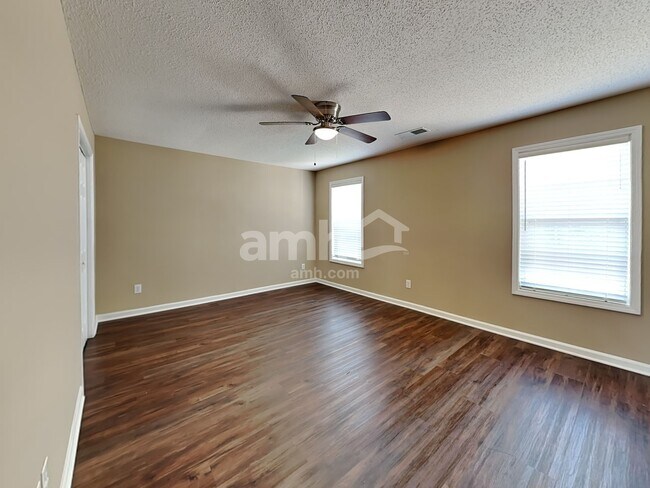 Building Photo - 812 Andora Way SW